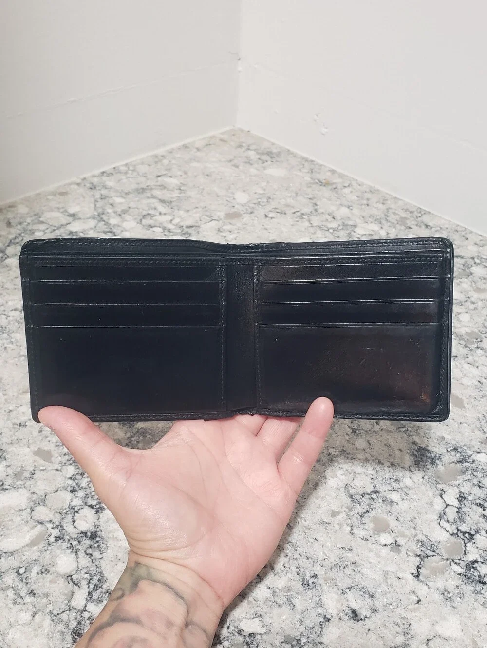 Gucci Vintage Men's Black Leather Bi-Fold Wallet with Coin Pocket